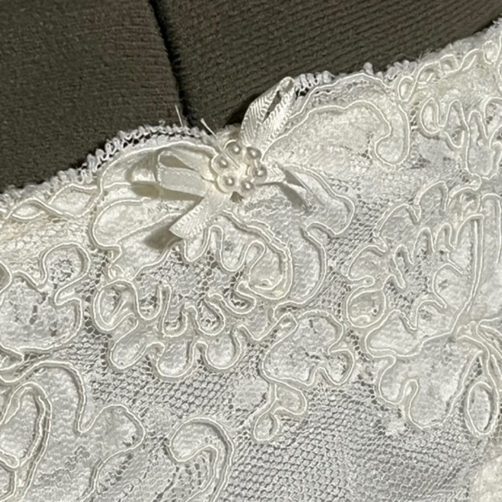 Vintage VICTORIA'S SECRET White Lace And Satin Bridal Lingerie Set. NWOT - Picture 10 of 15